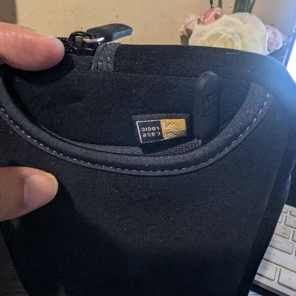 Case Logic Kindle/Tablet Sleeve/Case, EUC 7" - Picture 3 of 8